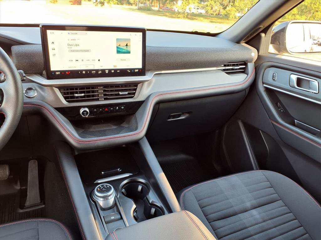 Certified 2025 Ford Explorer ST-Line image 26