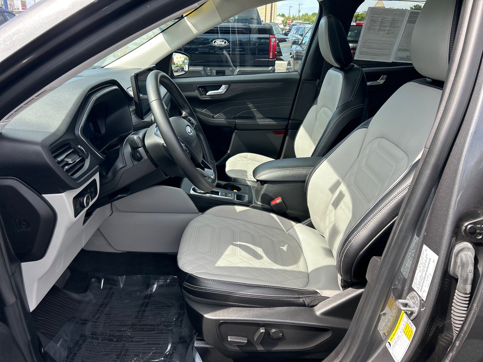 Certified 2023 Ford Escape Platinum w/ Premium Technology Package AWD/4WD image 7
