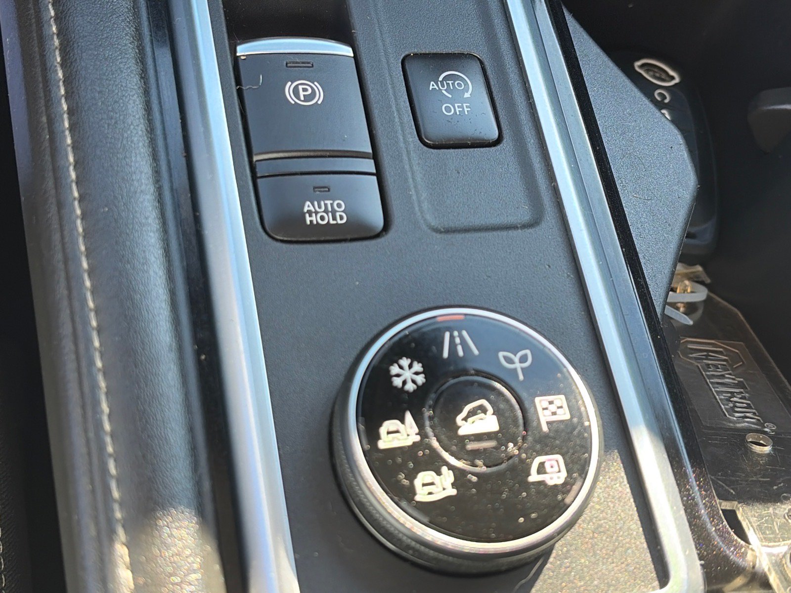 Used 2023 Nissan Pathfinder SL AWD/4WD image 13