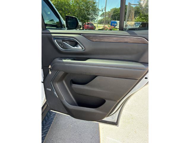 Used 2022 Chevrolet Tahoe Z71 w/ Luxury Package AWD/4WD image 8