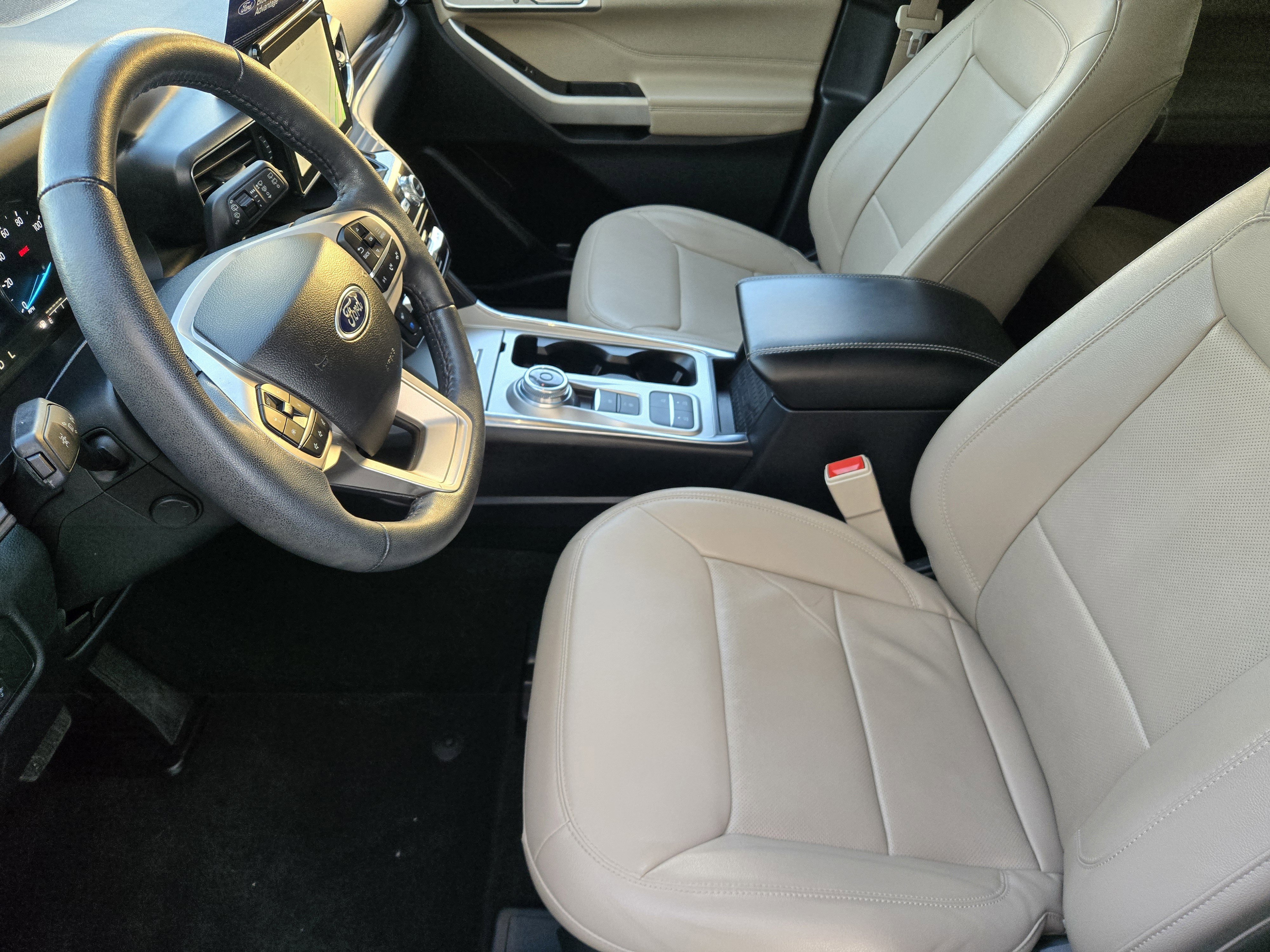 Certified 2022 Ford Explorer Limited w/ Equipment Group 301A image 9