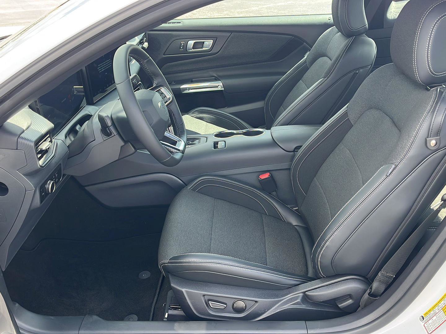 Certified 2025 Ford Mustang Coupe image 10