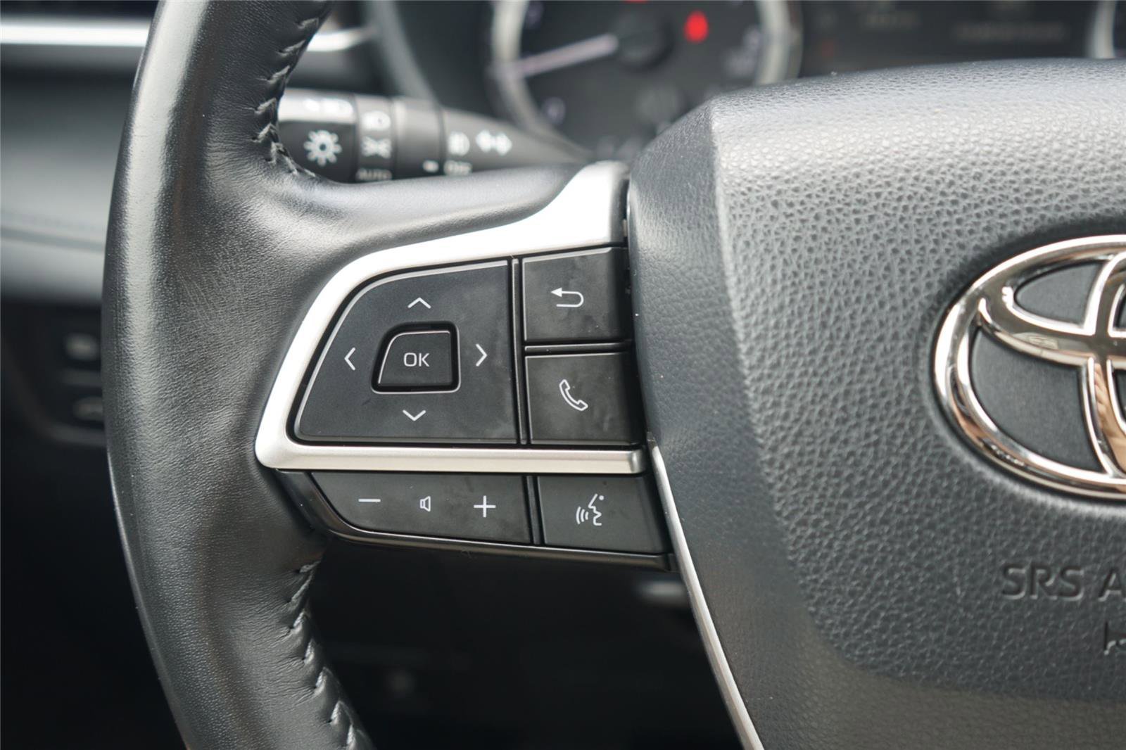 Used 2023 Toyota Highlander LE AWD/4WD image 17