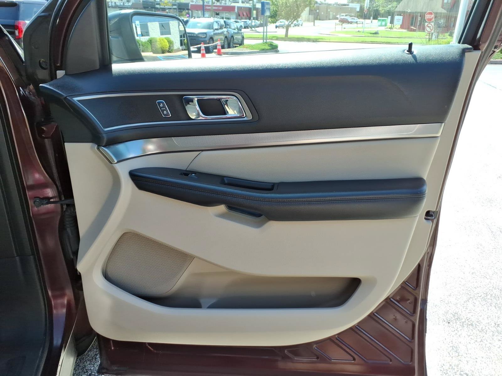 Certified 2019 Ford Explorer XLT w/ Equipment Group 202A AWD/4WD image 30