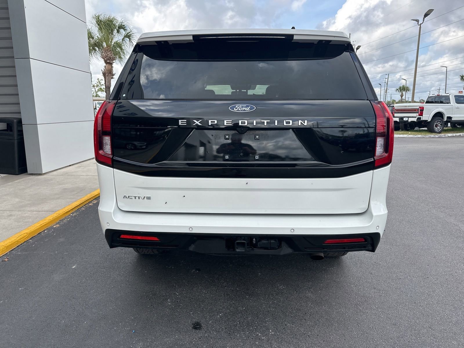 Certified 2025 Ford Expedition Active AWD/4WD image 5