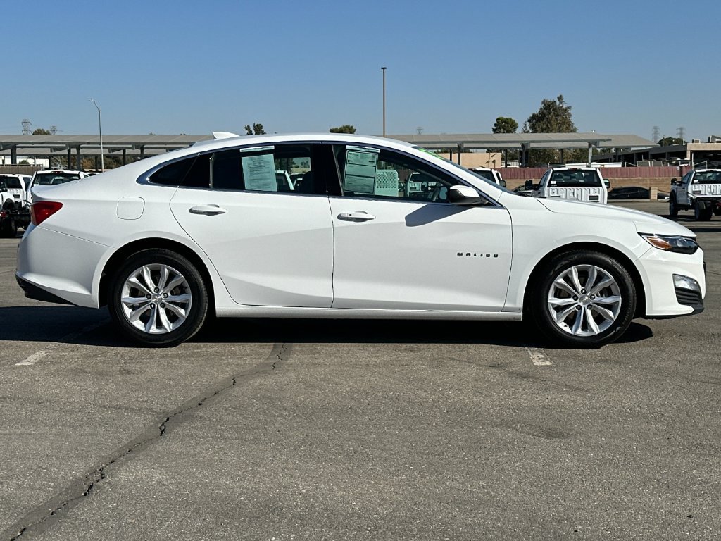 Used 2025 Chevrolet Malibu LT FWD image 2