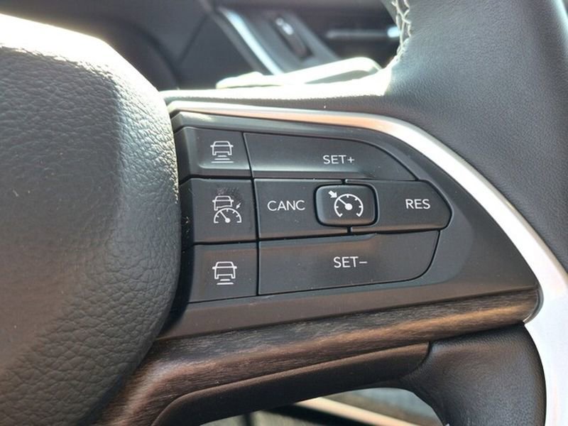 Used 2022 Jeep Grand Cherokee Limited image 31