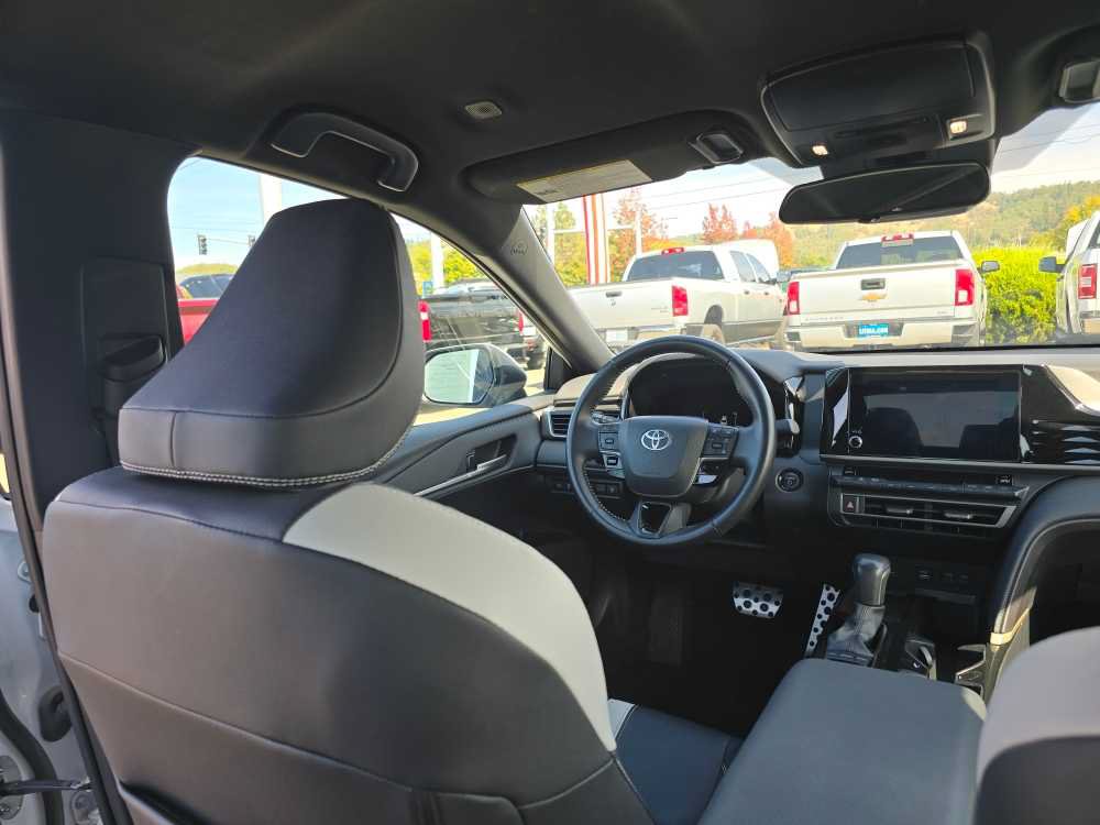 Used 2025 Toyota Camry SE FWD image 10