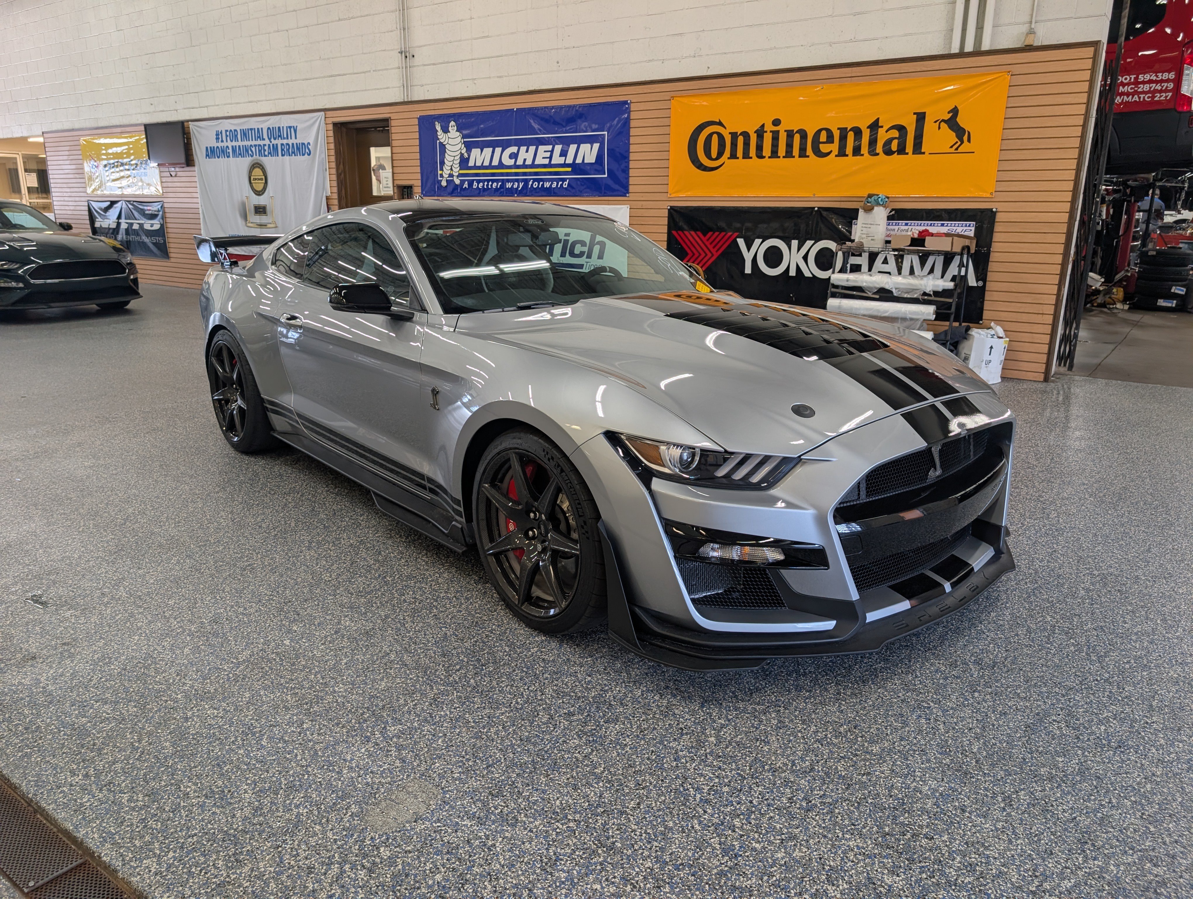 Certified 2021 Ford Mustang Shelby GT500 w/ Carbon Fiber Track Pack RWD image 9