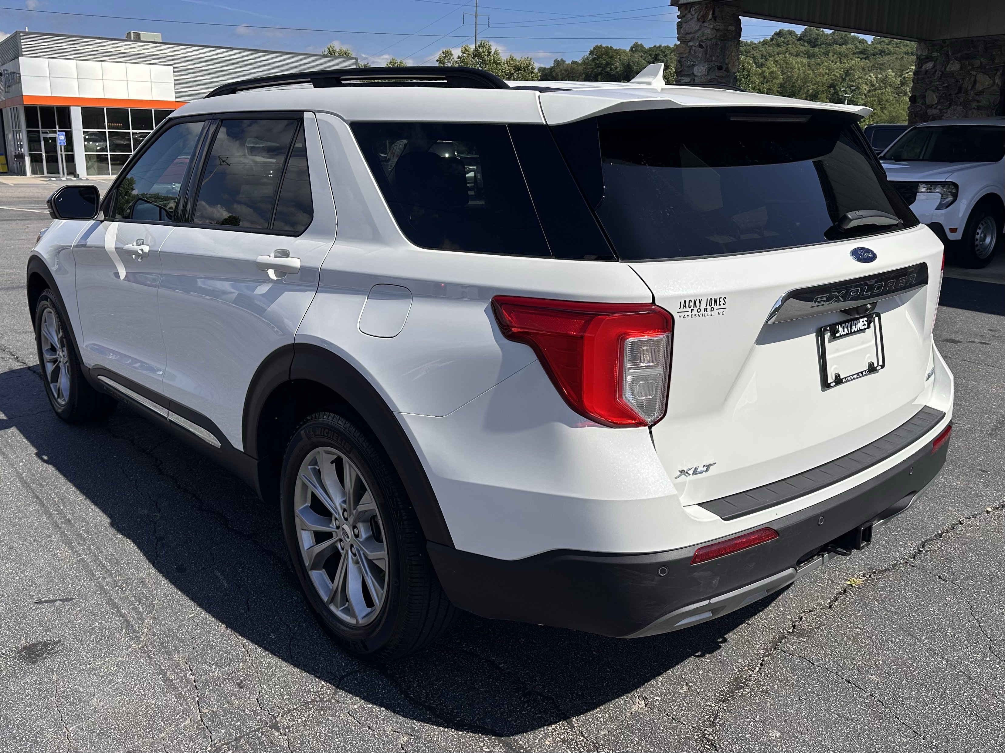Certified 2023 Ford Explorer XLT w/ Equipment Group 202A AWD/4WD image 8