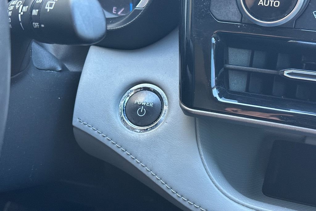 Used 2023 Toyota Highlander XLE AWD/4WD image 20