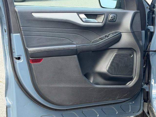 Certified 2025 Ford Escape Platinum AWD/4WD image 14
