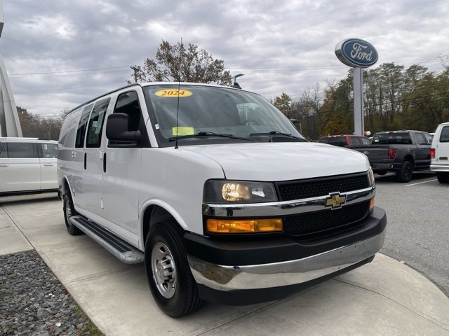 Used 2024 Chevrolet Express 2500 Work Van w/ Driver Convenience Package image 7