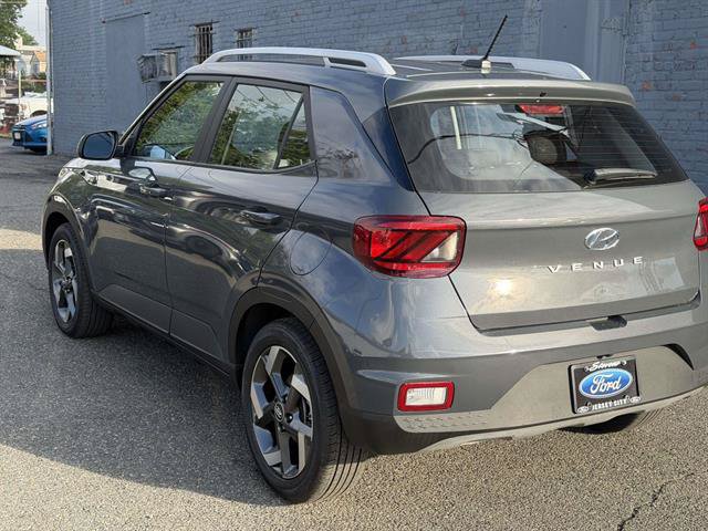 Used 2026 Hyundai Venue SEL FWD image 8