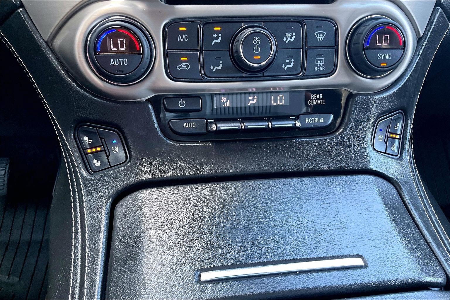 Used 2019 GMC Yukon Denali w/ Denali Ultimate Package AWD/4WD image 31