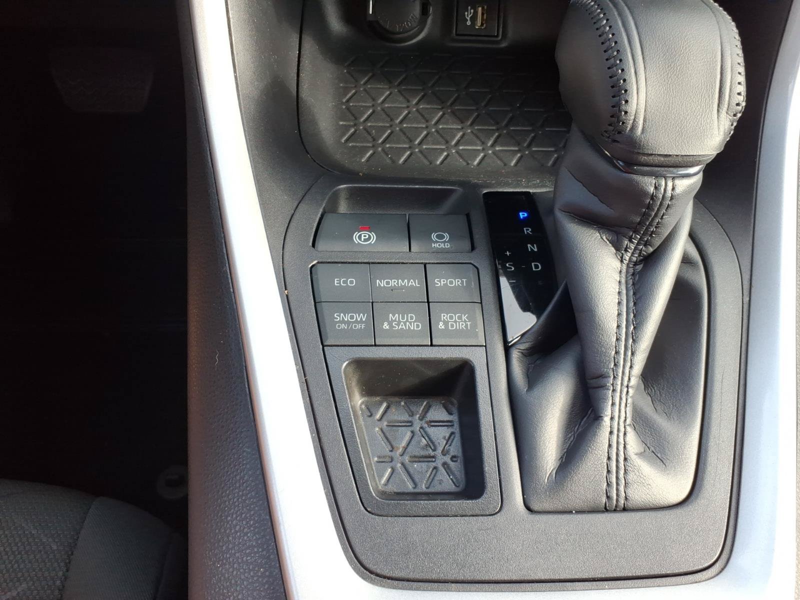 Used 2024 Toyota RAV4 XLE AWD/4WD image 22