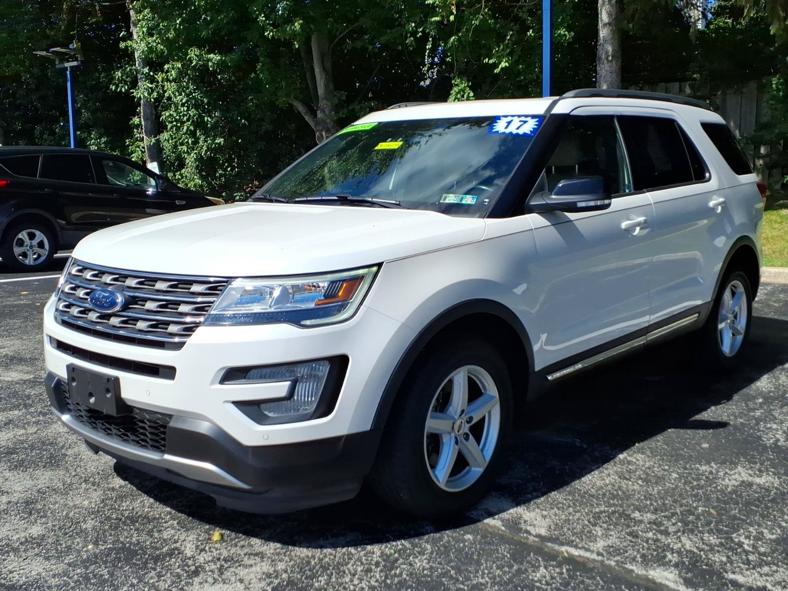 Certified 2017 Ford Explorer XLT w/ Equipment Group 202A AWD/4WD image 8