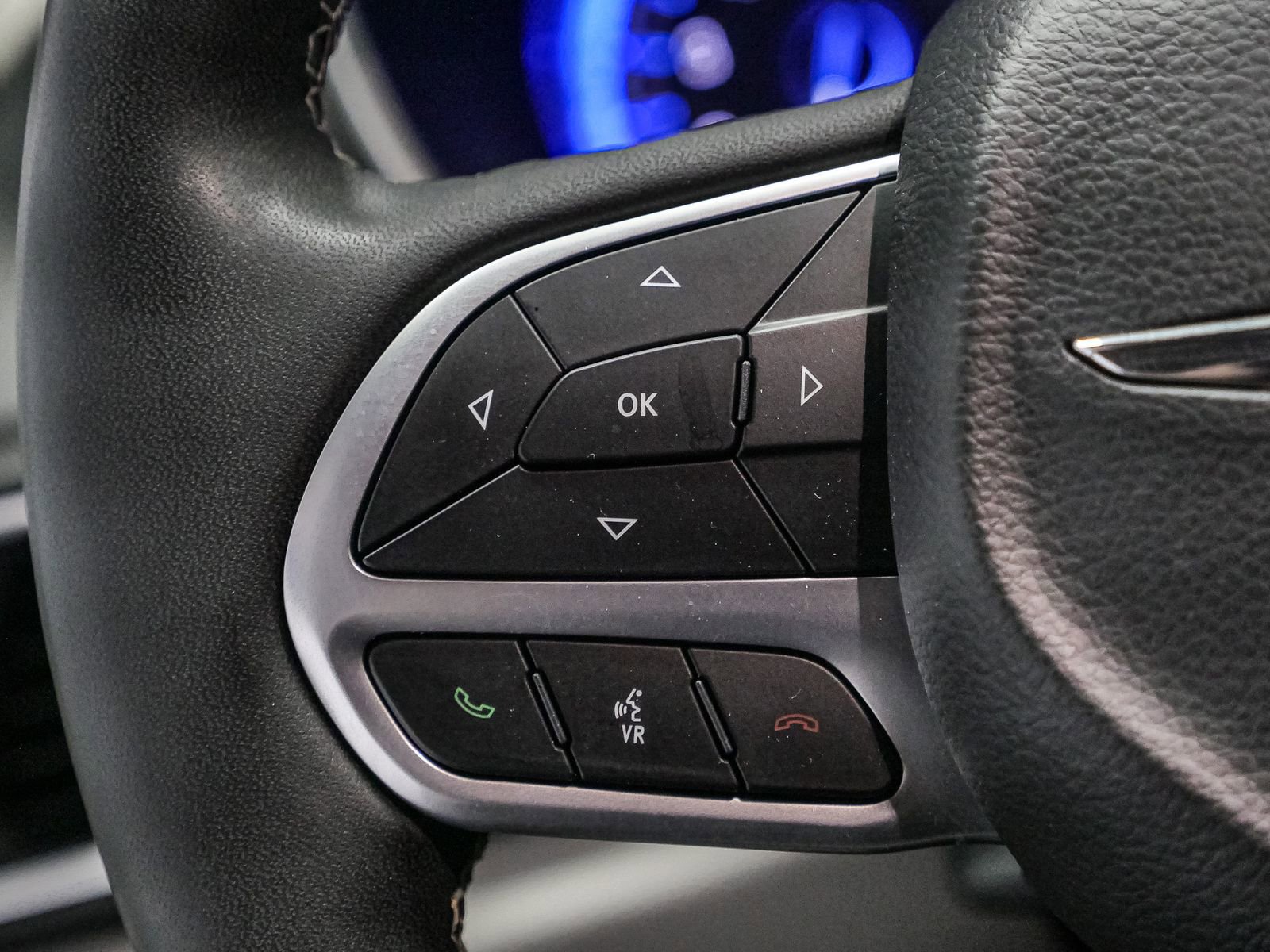 Used 2024 Chrysler Pacifica Touring-L image 35