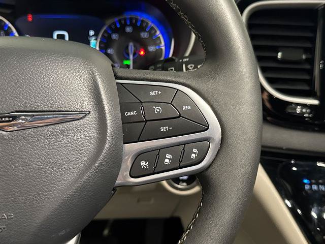Used 2024 Chrysler Pacifica Touring-L FWD image 21