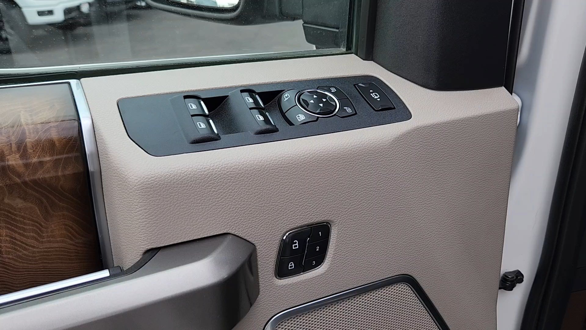 Certified 2019 Ford F350 Limited AWD/4WD image 8