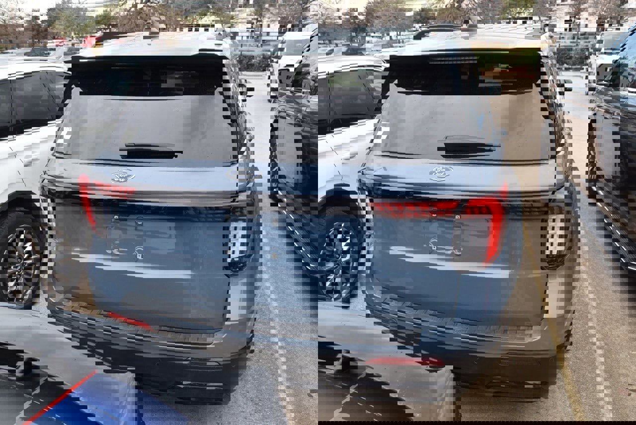 Certified 2025 Ford Explorer ST-Line w/ Premium Package image 4