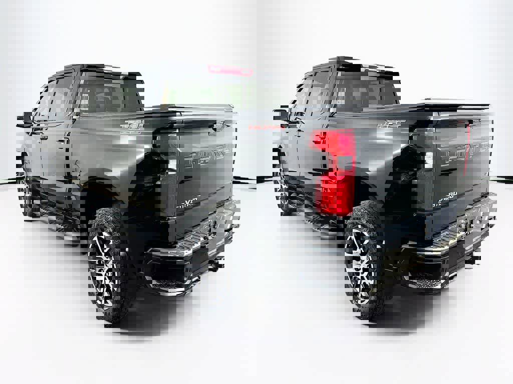 Used 2020 Chevrolet Silverado 1500 LT Trail Boss image 3