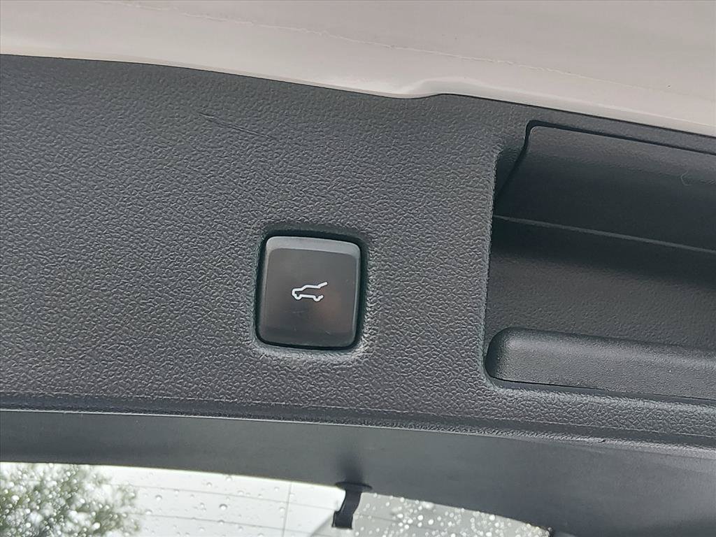 Certified 2024 Ford Escape ST-Line Select AWD/4WD image 17