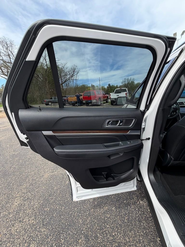 Certified 2019 Ford Explorer Limited w/ Class III Trailer Tow Package AWD/4WD image 11