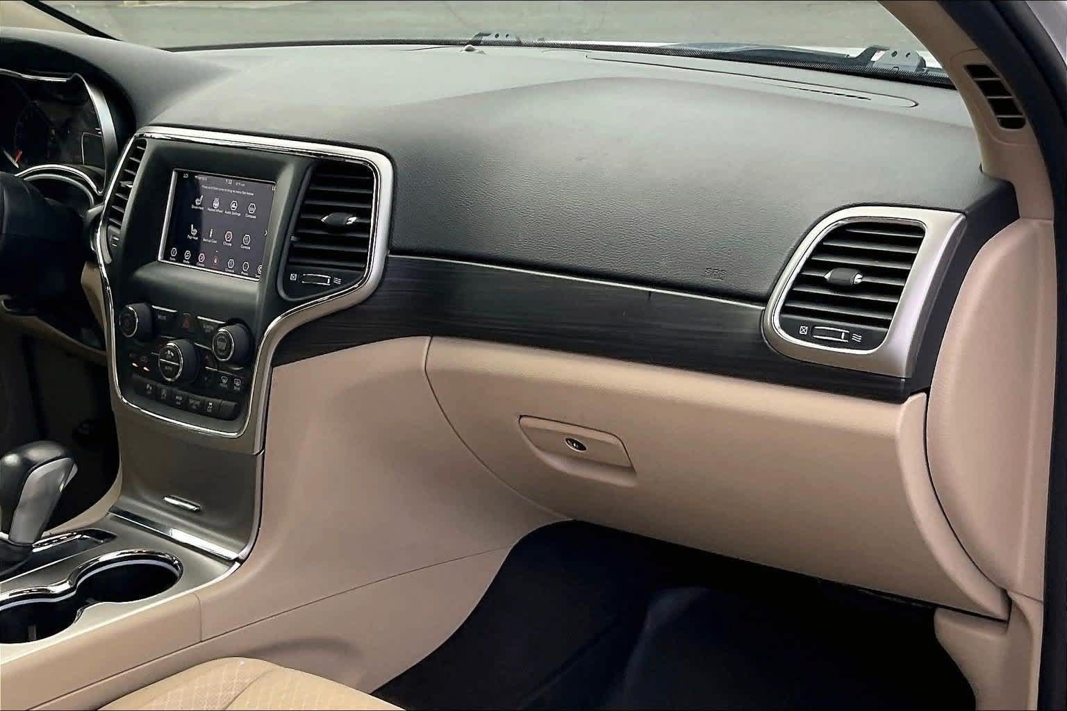 Used 2019 Jeep Grand Cherokee Laredo AWD/4WD image 23