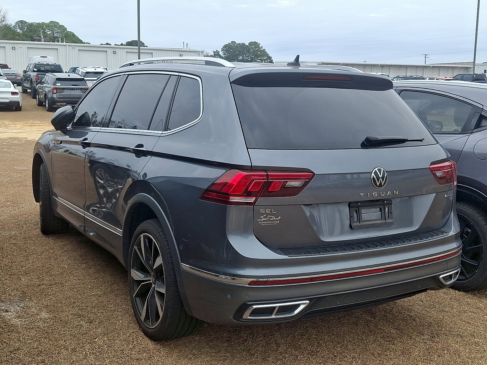 Used 2024 Volkswagen Tiguan SEL R-Line image 4