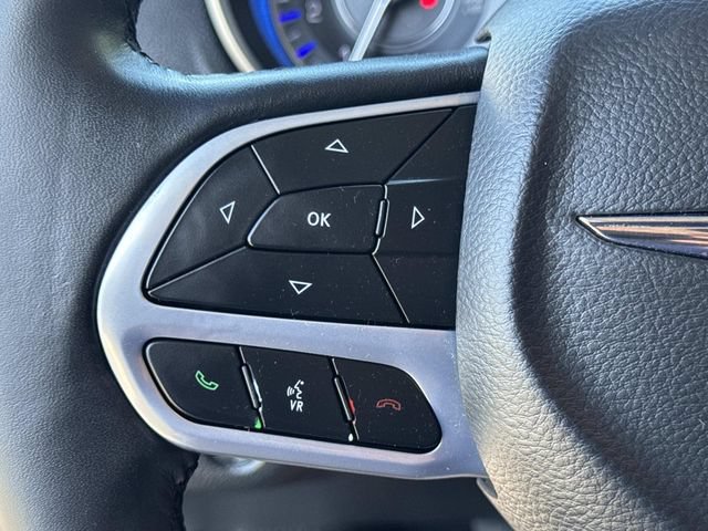 Used 2022 Chrysler 300 Touring w/ Sport Appearance Package RWD image 9