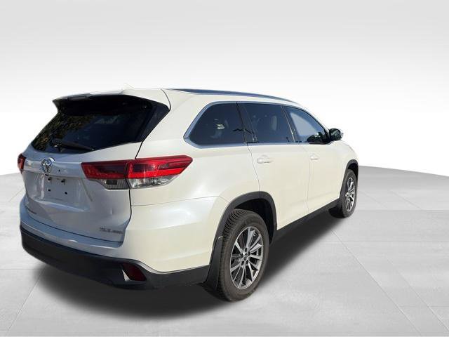 Used 2019 Toyota Highlander XLE AWD/4WD image 10