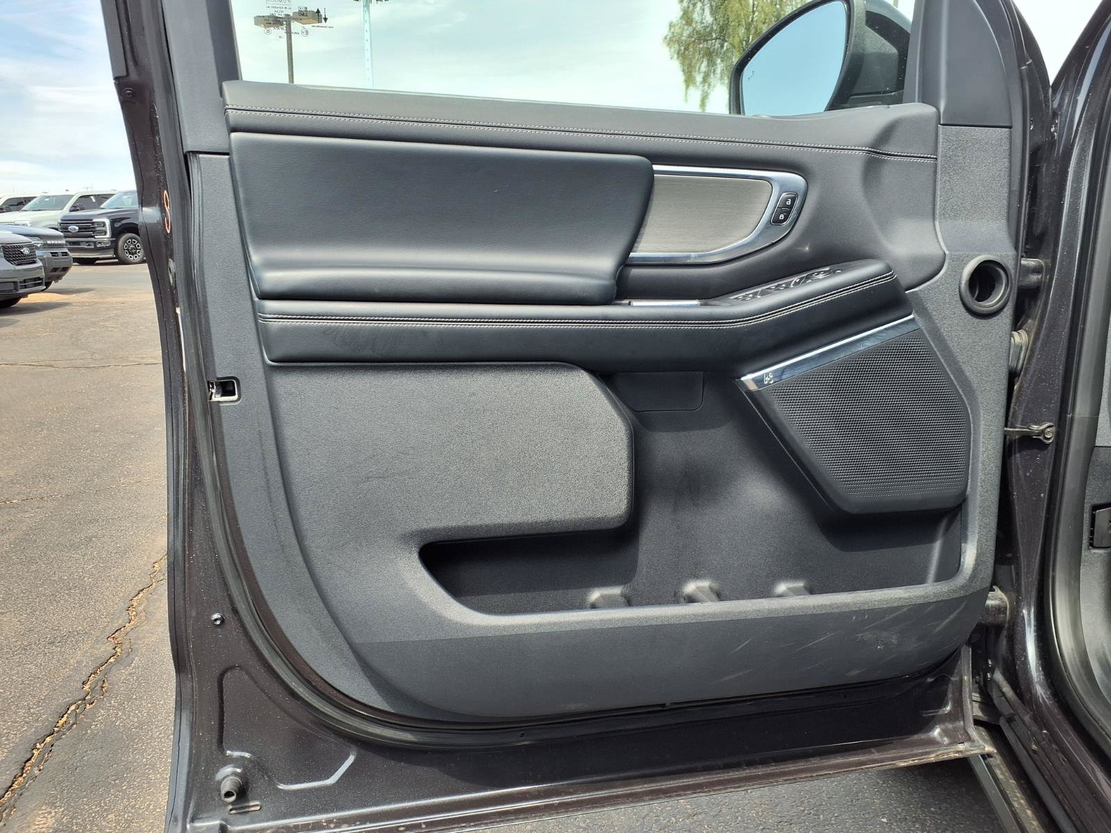 Certified 2025 Ford Expedition Active AWD/4WD image 22