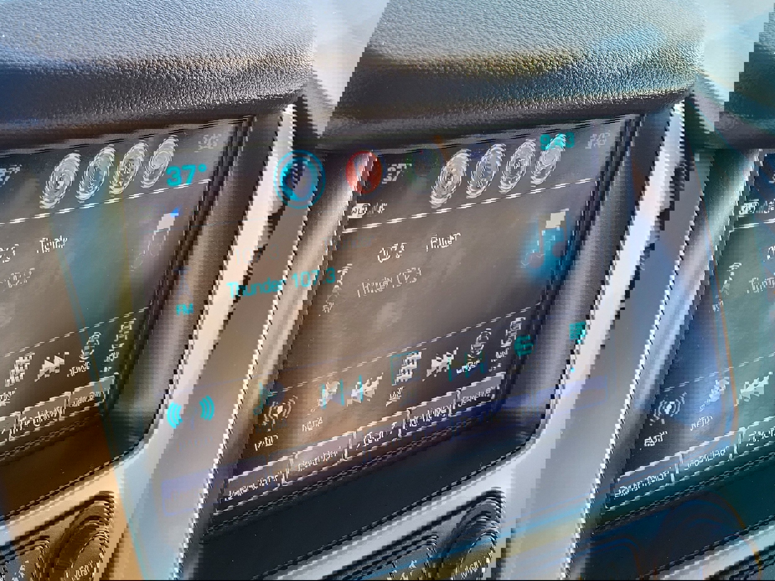 Used 2018 Chevrolet Suburban LT w/ Luxury Package image 30