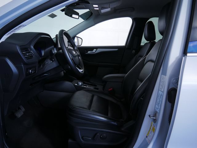 Certified 2025 Ford Escape Platinum AWD/4WD image 18