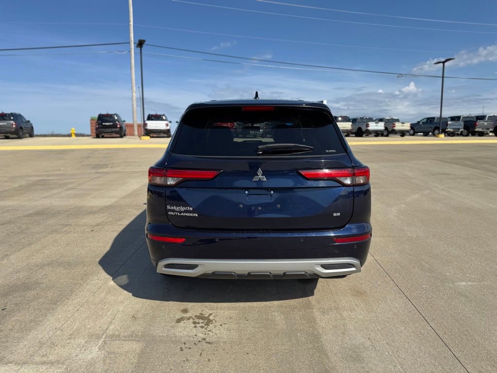 Used 2024 Mitsubishi Outlander SE image 3