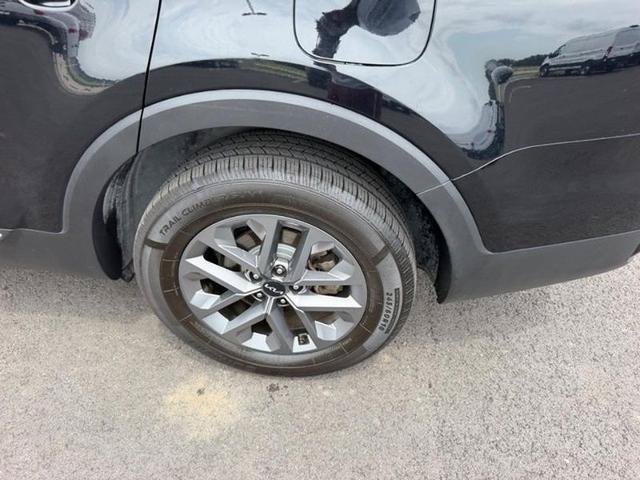 Used 2023 Kia Telluride LX AWD/4WD image 8