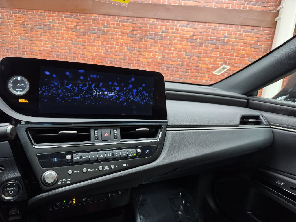 Used 2023 Lexus ES 300h w/ Premium Package FWD image 18