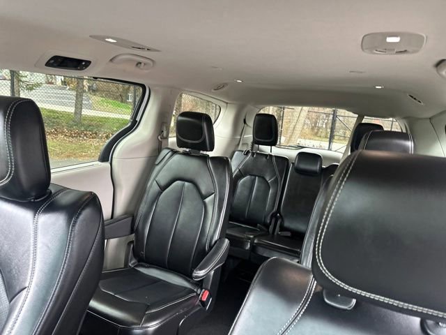 Used 2024 Chrysler Pacifica Touring-L image 31