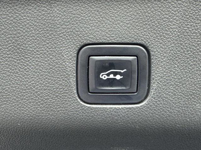 Used 2022 GMC Yukon XL Denali w/ Denali Ultimate Package image 16