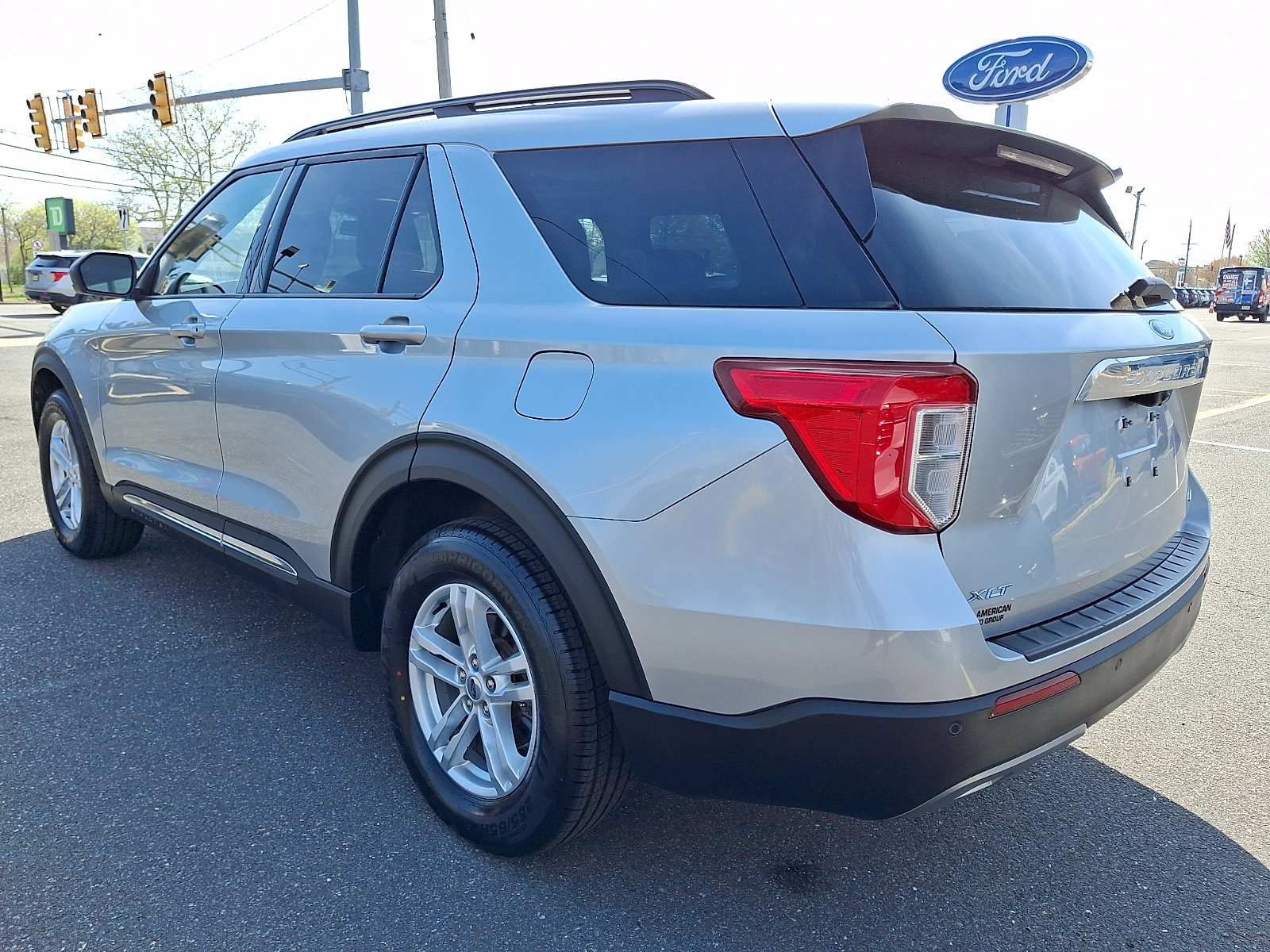 Certified 2022 Ford Explorer XLT w/ Equipment Group 202A AWD/4WD image 7