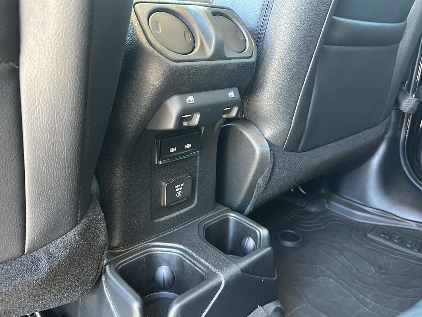 Used 2024 Jeep Wrangler Unlimited Sahara w/ Technology Group AWD/4WD image 26