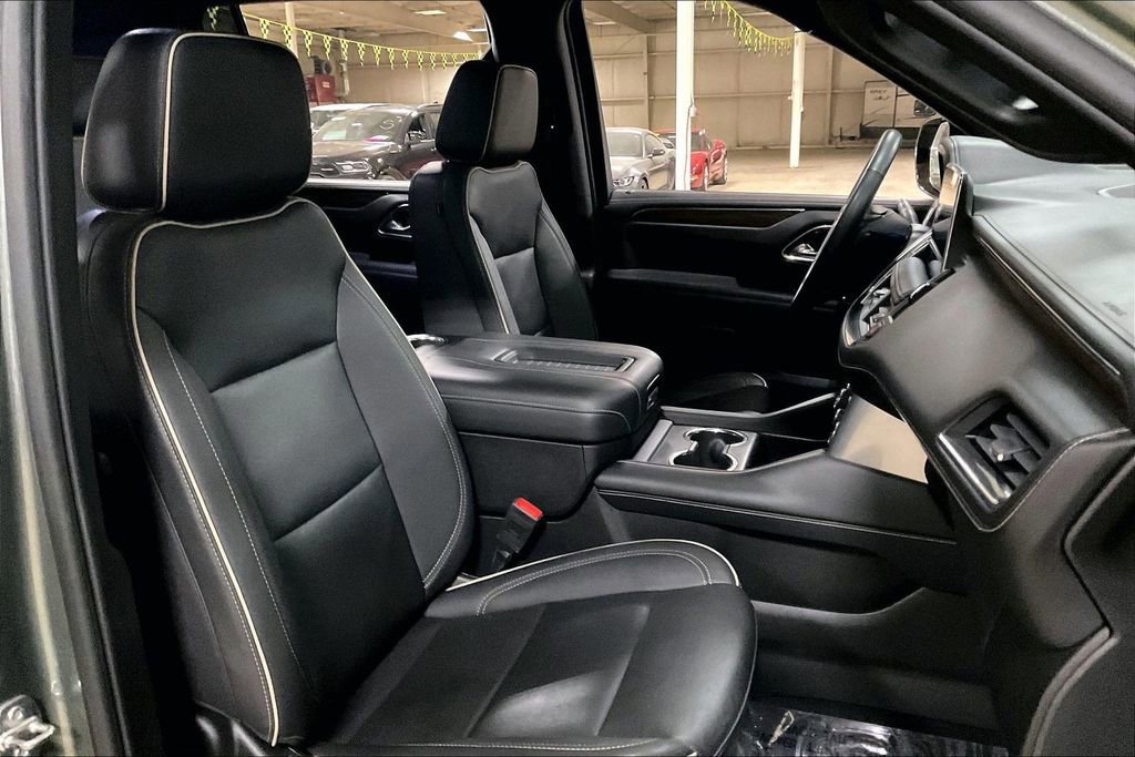 Used 2023 Chevrolet Suburban Premier image 9