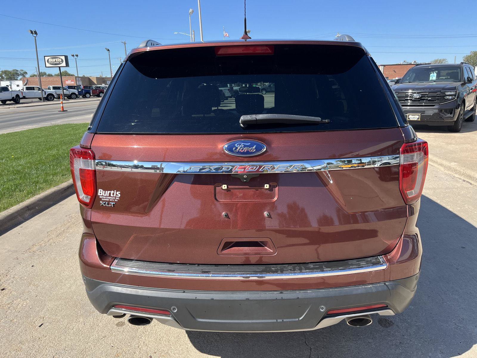 Certified 2018 Ford Explorer XLT w/ Equipment Group 201A FWD image 7