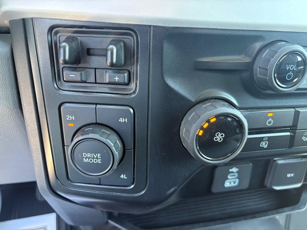 Certified 2025 Ford F250 XLT AWD/4WD image 31