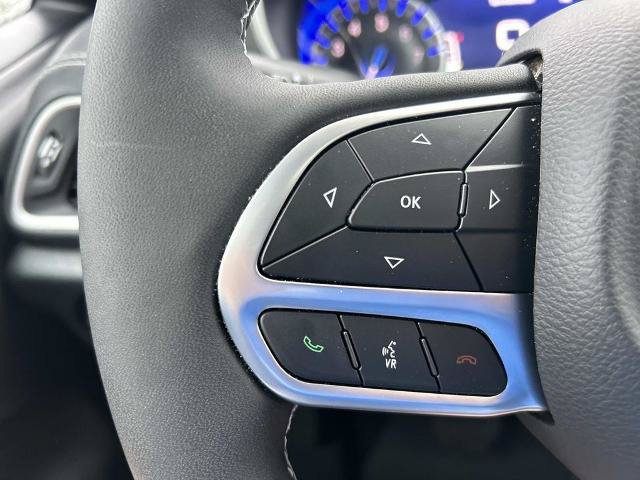 Used 2025 Chrysler Pacifica Select FWD image 27