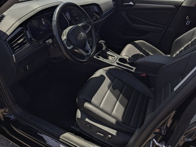 Used 2024 Volkswagen Jetta SE FWD image 9