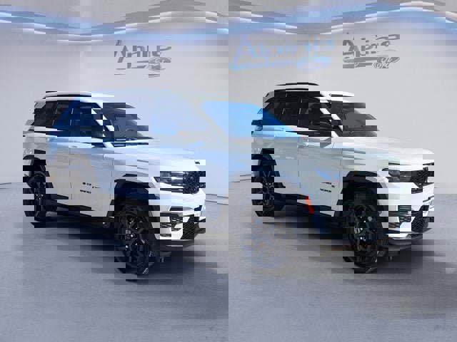 Used 2024 Jeep Grand Cherokee Altitude image 7