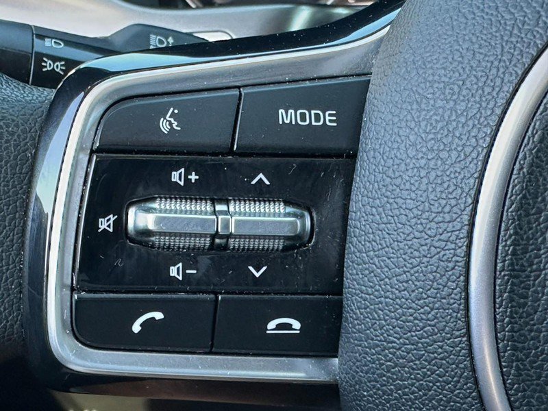 Used 2023 Kia Sorento LX image 19