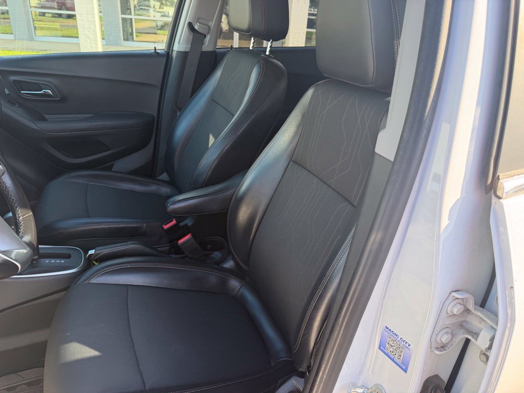 Used 2019 Chevrolet Trax LT w/ LT Convenience Package AWD/4WD image 9
